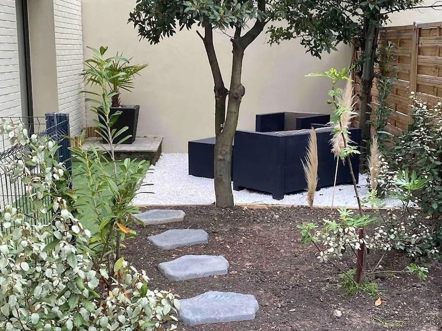Studio Equipe En Rez De Jardin Villeurbanne