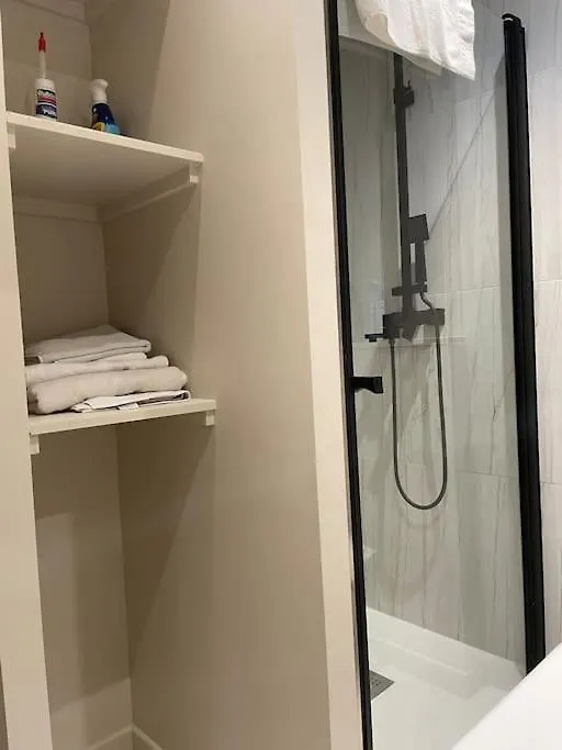 Appartement Studio Equipe En Rez De Jardin Villeurbanne